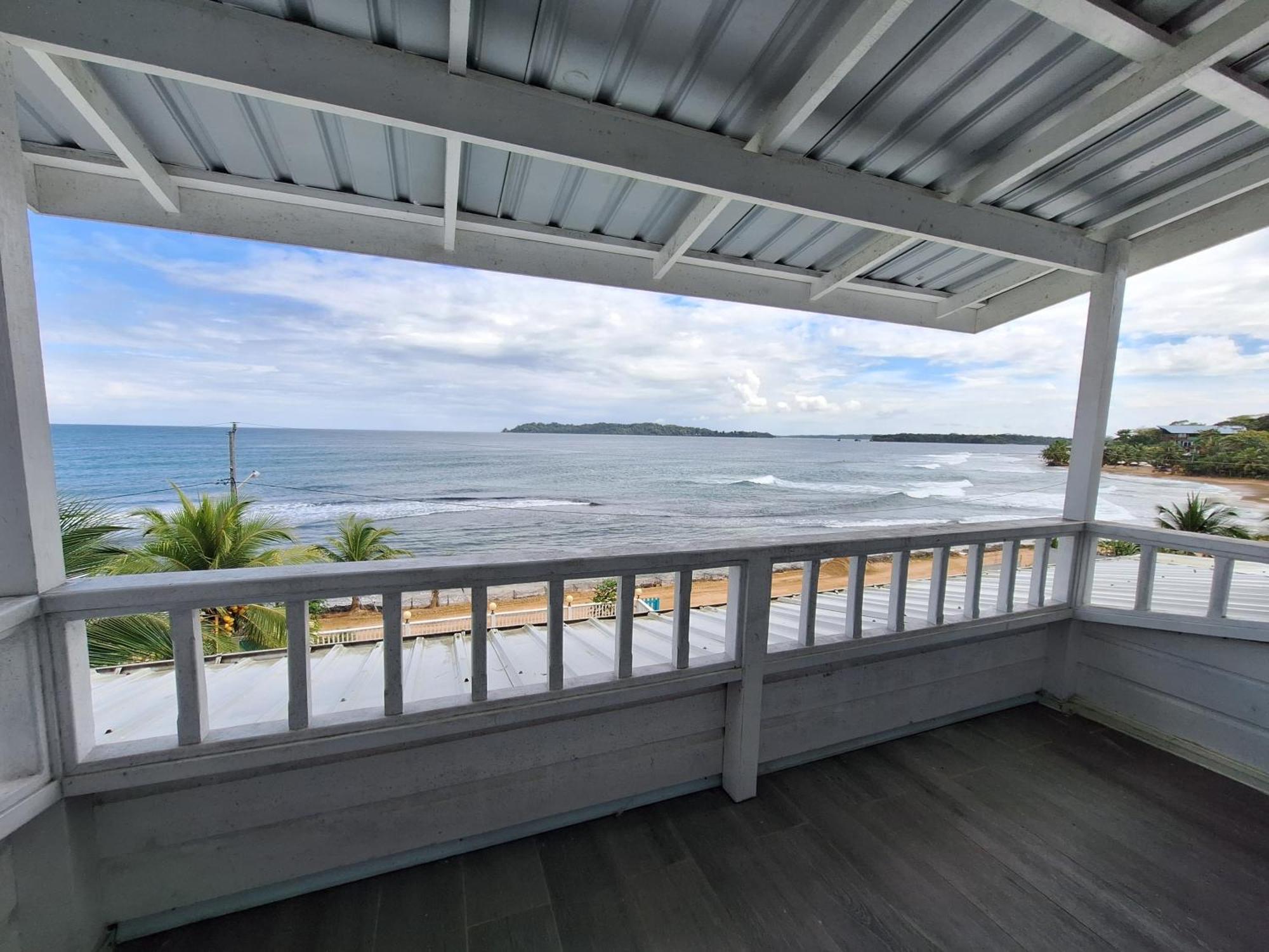 Paunch Beach Retreat Бокас дел Торо Екстериор снимка